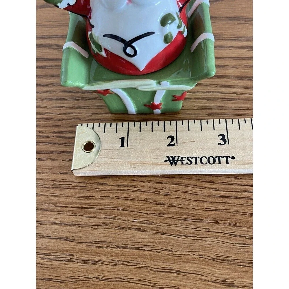 Bella Casa by Ganz 2 Piece Santa on Christmas Gift Salt & Pepper Shakers NIB